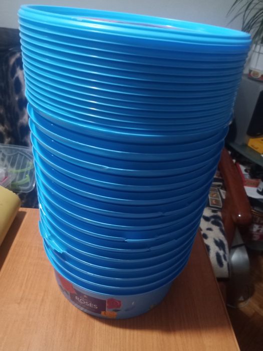 Пластиковые коробки от сладостей