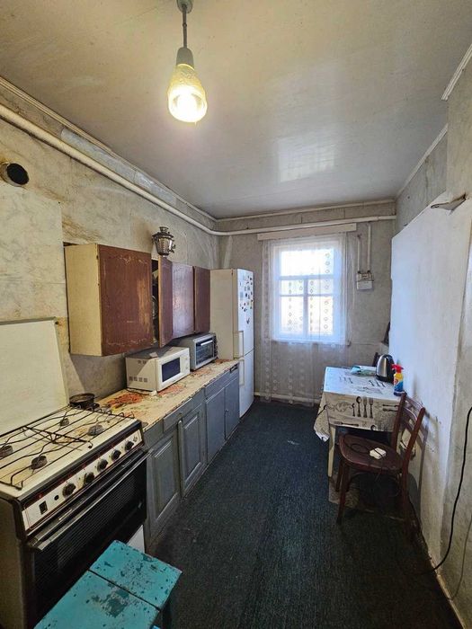 Продаж повноцінного будинку в центрі села Руська Поляна.