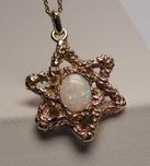 Złota zawieszka GWIAZDA DAWIDA naturalny opal.