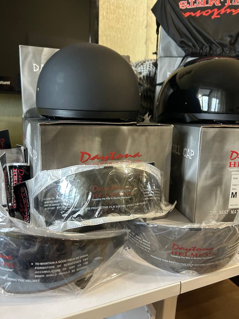 Продам шоломи D.O.T. Daytona Skull Cap з висувними окулярами чорний