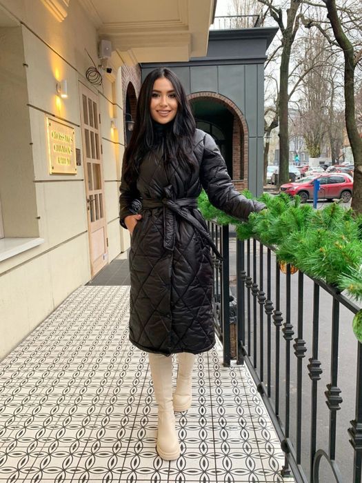 Пальто зимне з поясом тепле чорне беж зима стьобане курточка куртка