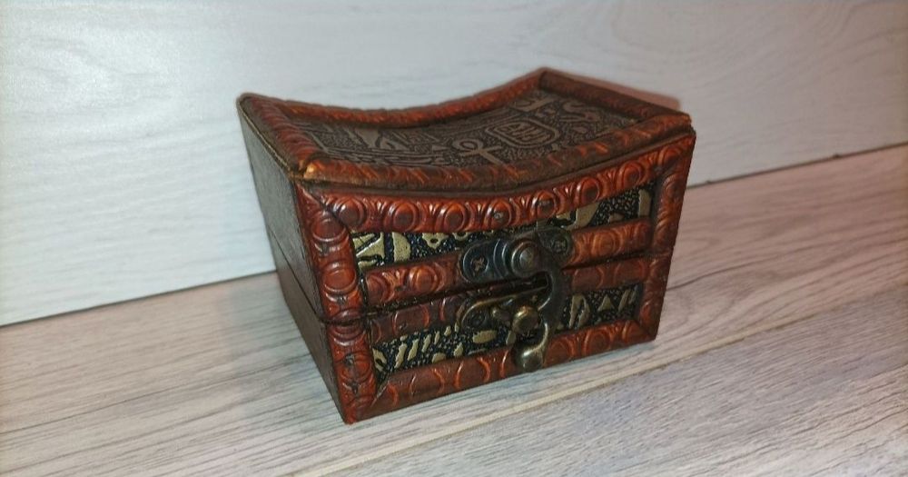 Шкатулка деревянная. Дерево.