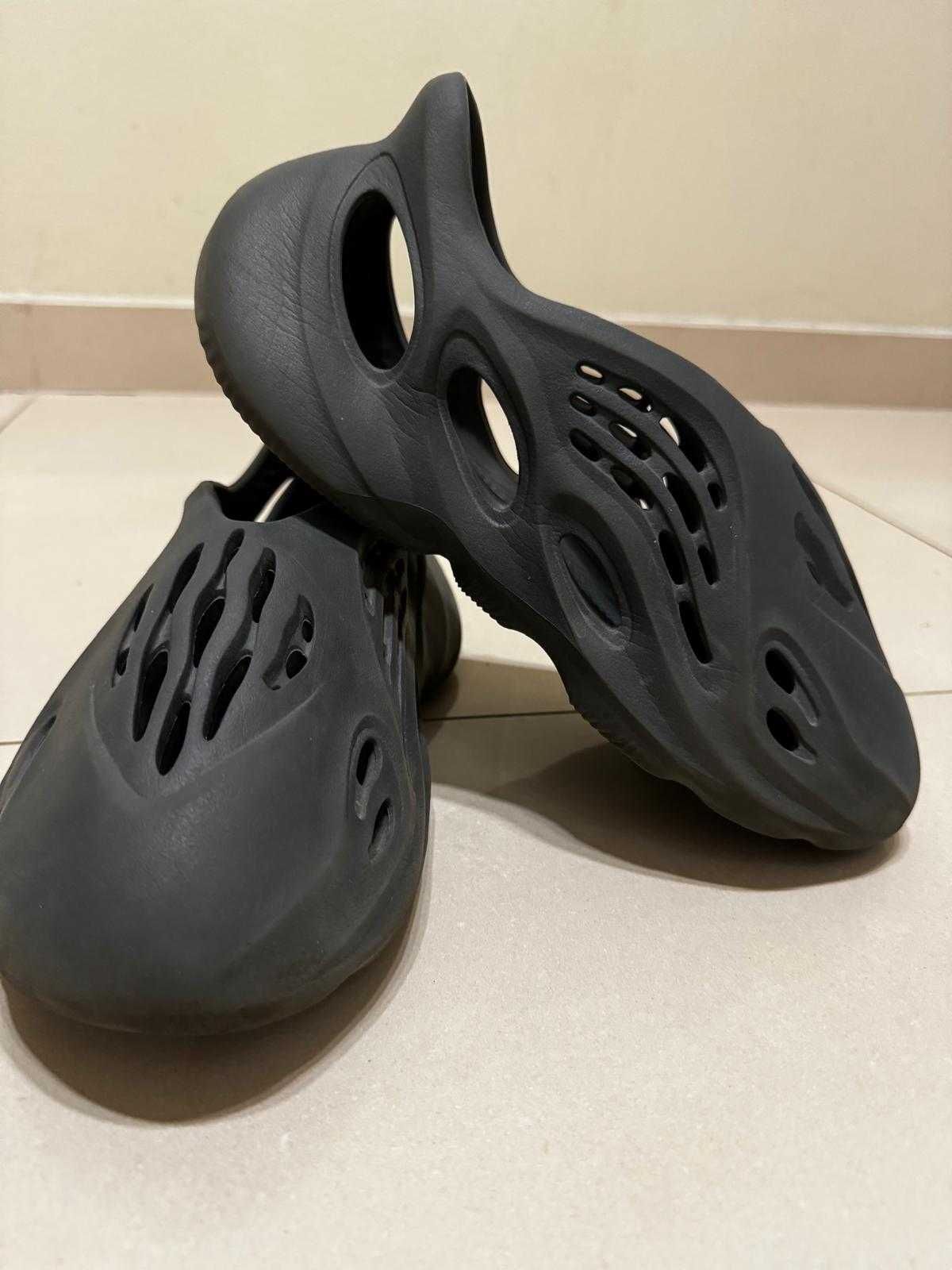 Sprzedam buty Yeezy Foam Runner Carbon