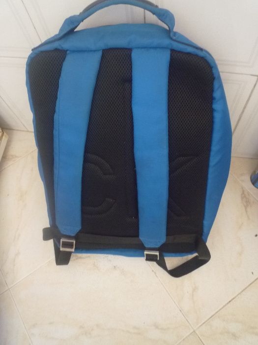 Mochila Calvin Klein grande para portátil e livros