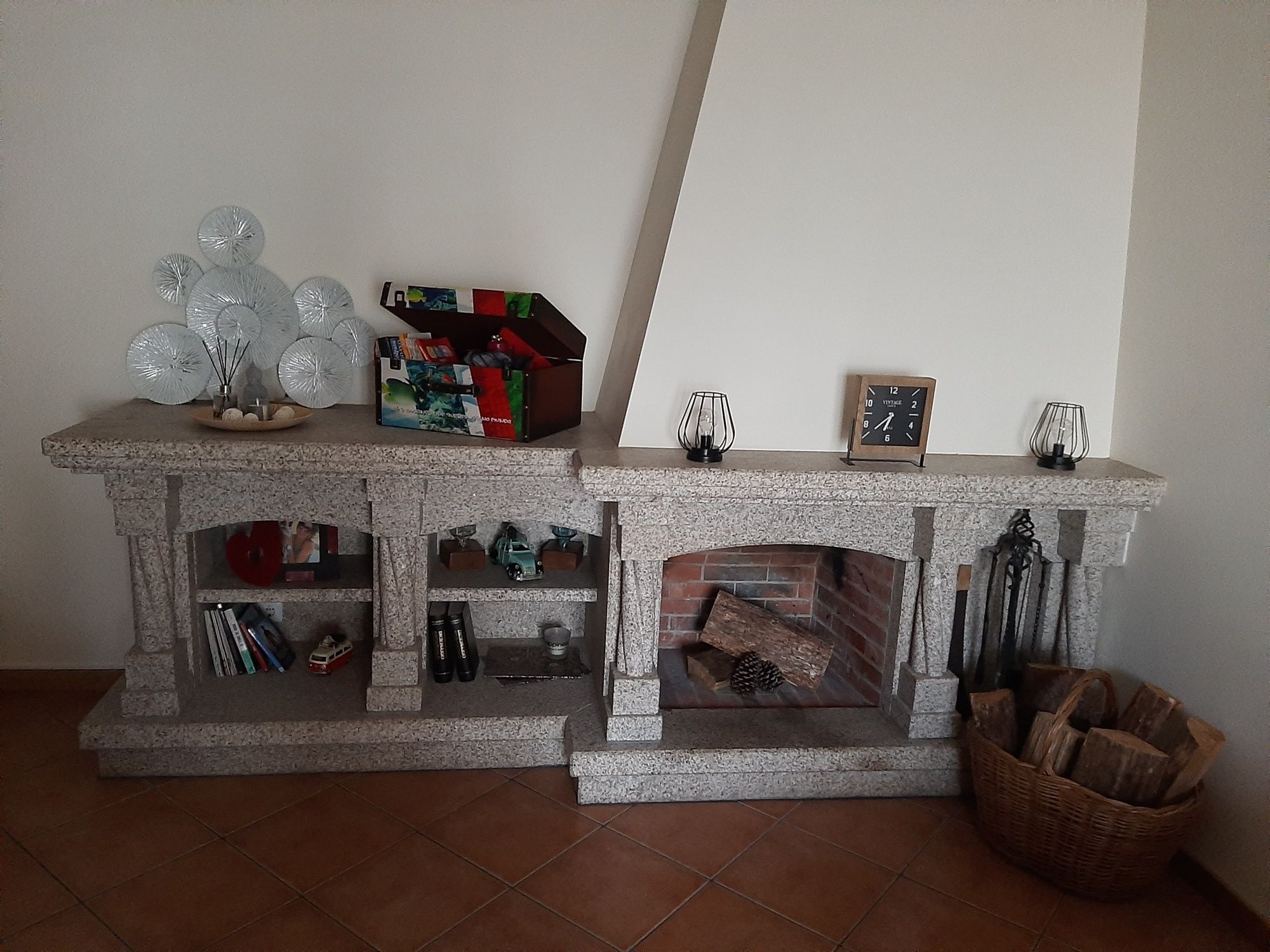 Moldura de metal prateada