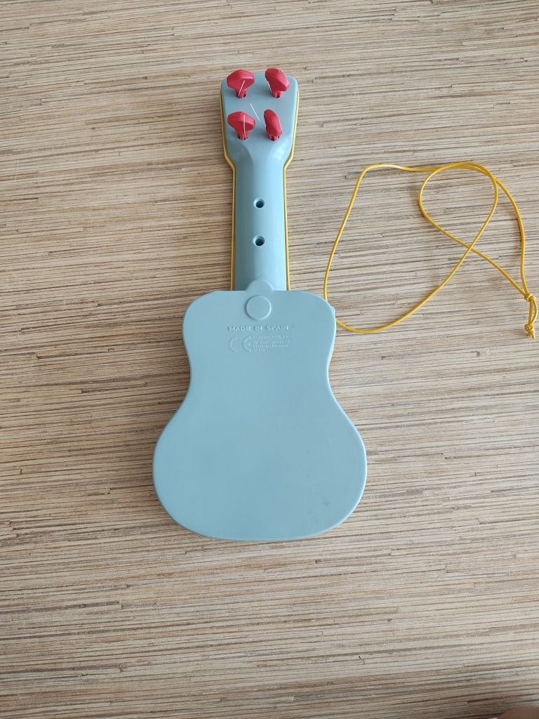 Gitara strunowa z motywem świnki peppy