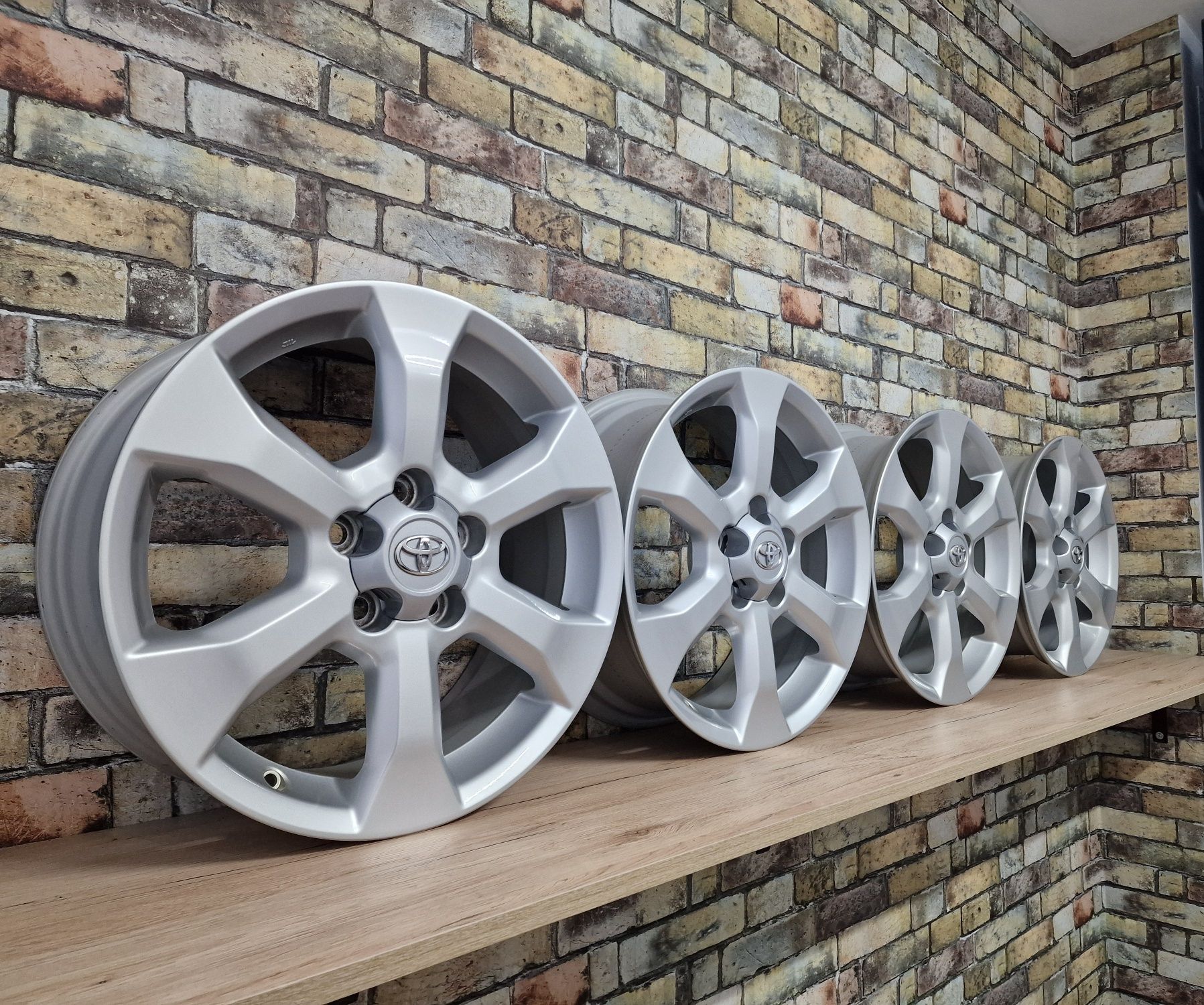 Felgi 17' 5x114,3 TOYOTA Auris Avensis Camry C-HR Corolla RAV-4 Prius