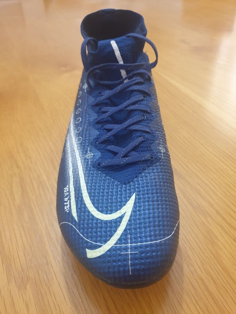 Chuteiras Mercurial Superfly VII Elite MDS AG-Pro (tamanho 42)
+ Spray