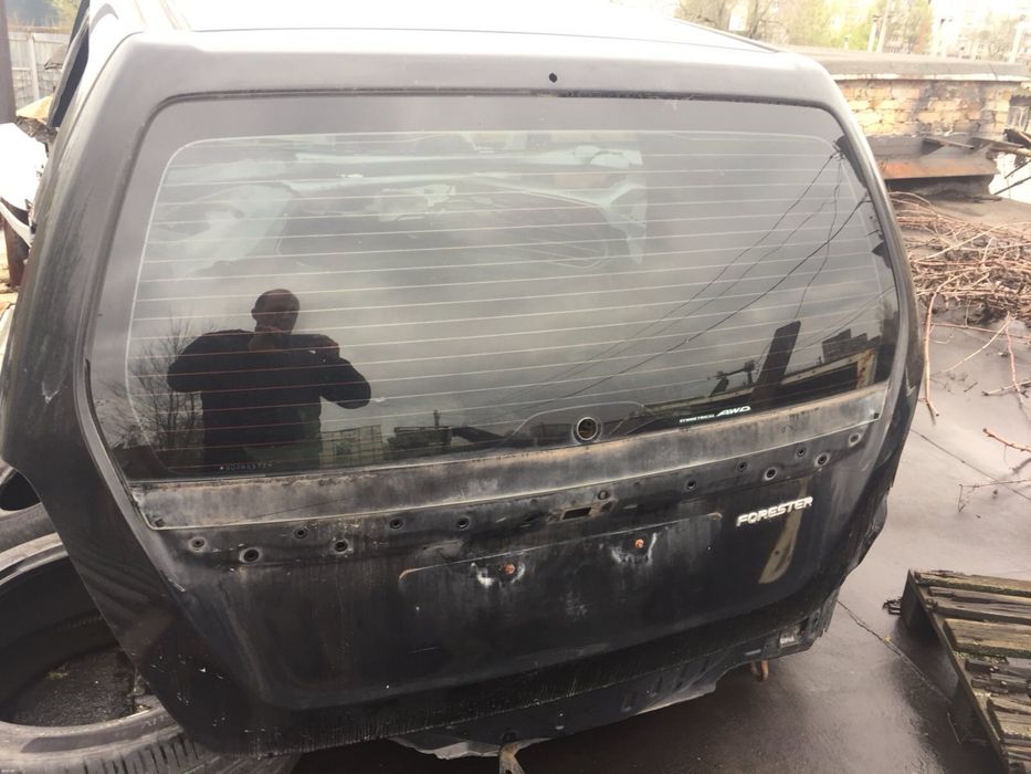 Субару Форестер блок колінввл поршнікрыша, двери