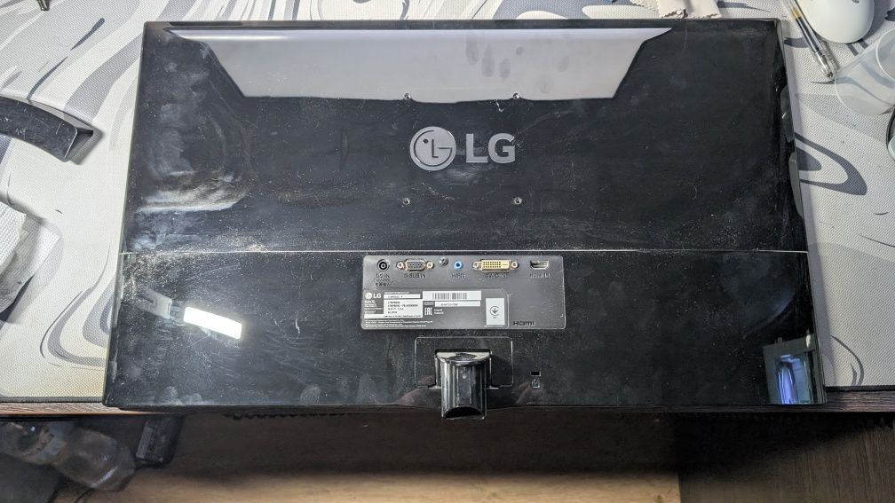 Монитор 27" LG 27MP68VQ-P