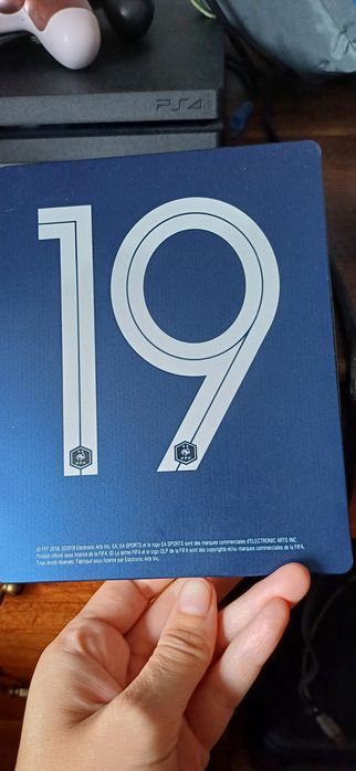 Pudełko z gry fifa 2019