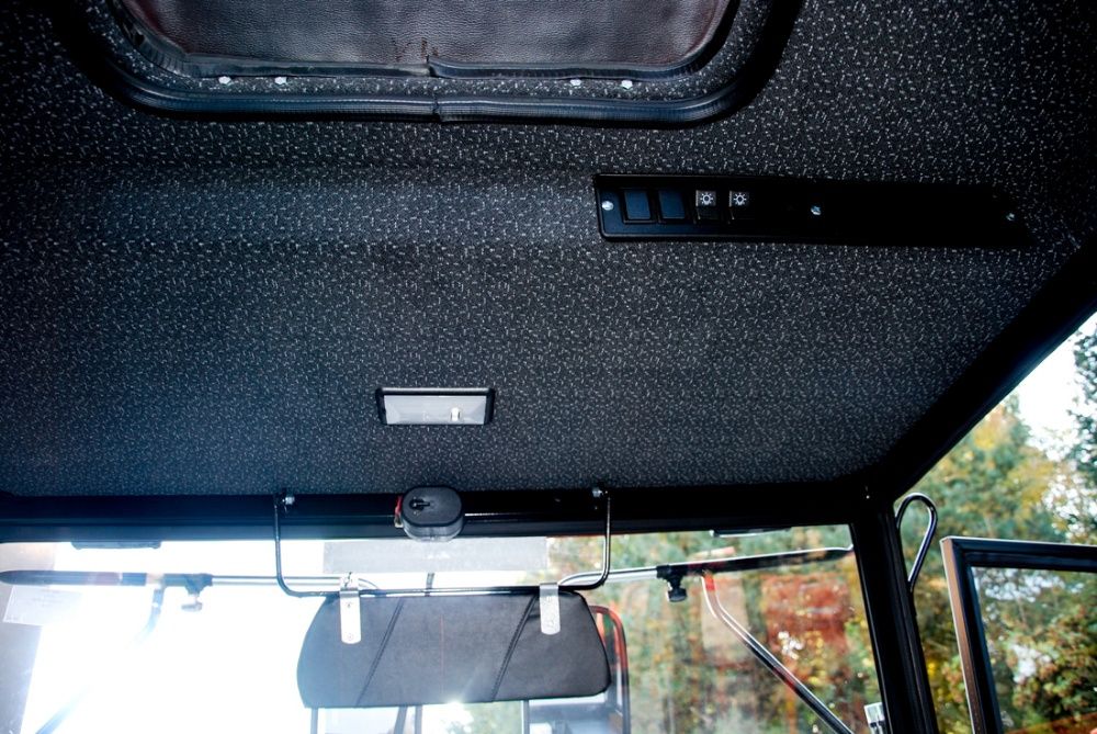 Kabina URSUS C-360 NAGLAK błotniki i dach z tworzywa + halogeny