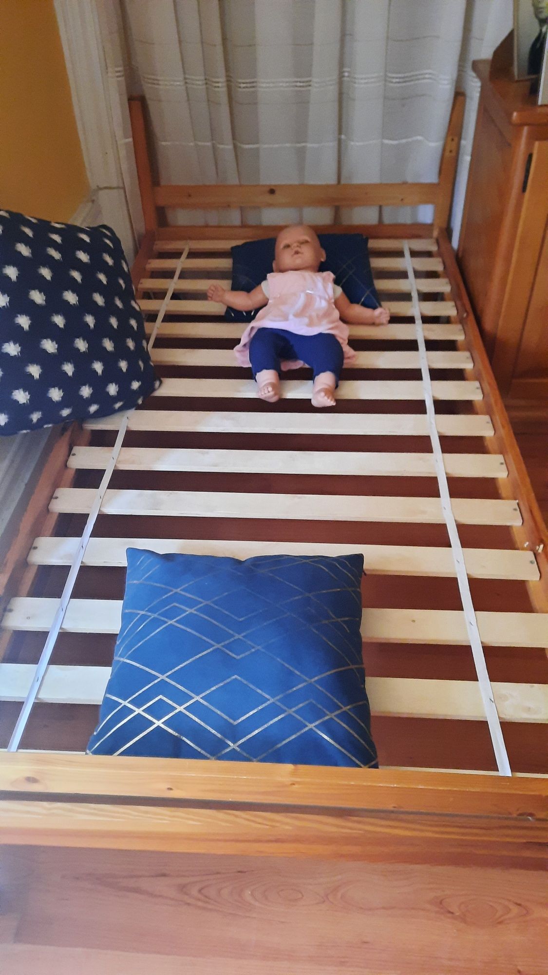 Cama de solteiro só 30 euros