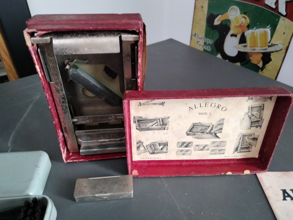 Antigo conjunto de acessórios de barbearia