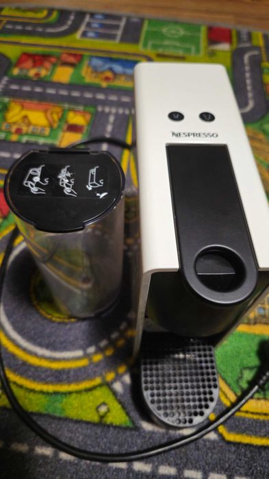 Ekspres do kawy Nespresso Essenza Mini