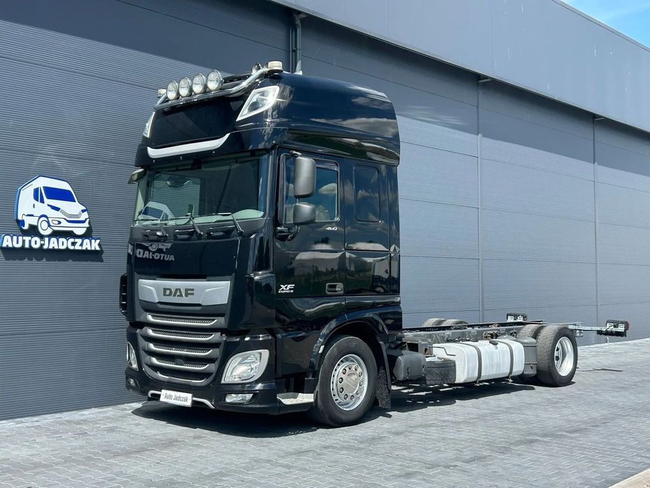 DAF XF 106.460 MEGA LOW DECK RAMA Pomoc drogowa laweta **cały na poduszkach**