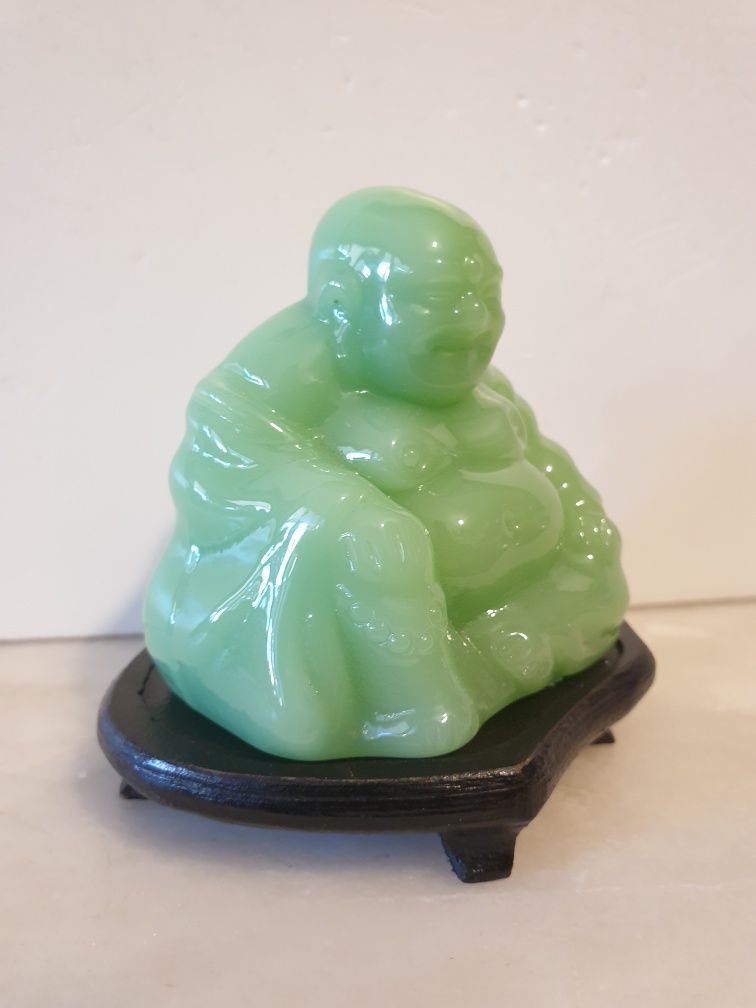 Antigo Buda em vidro opalino cor jade