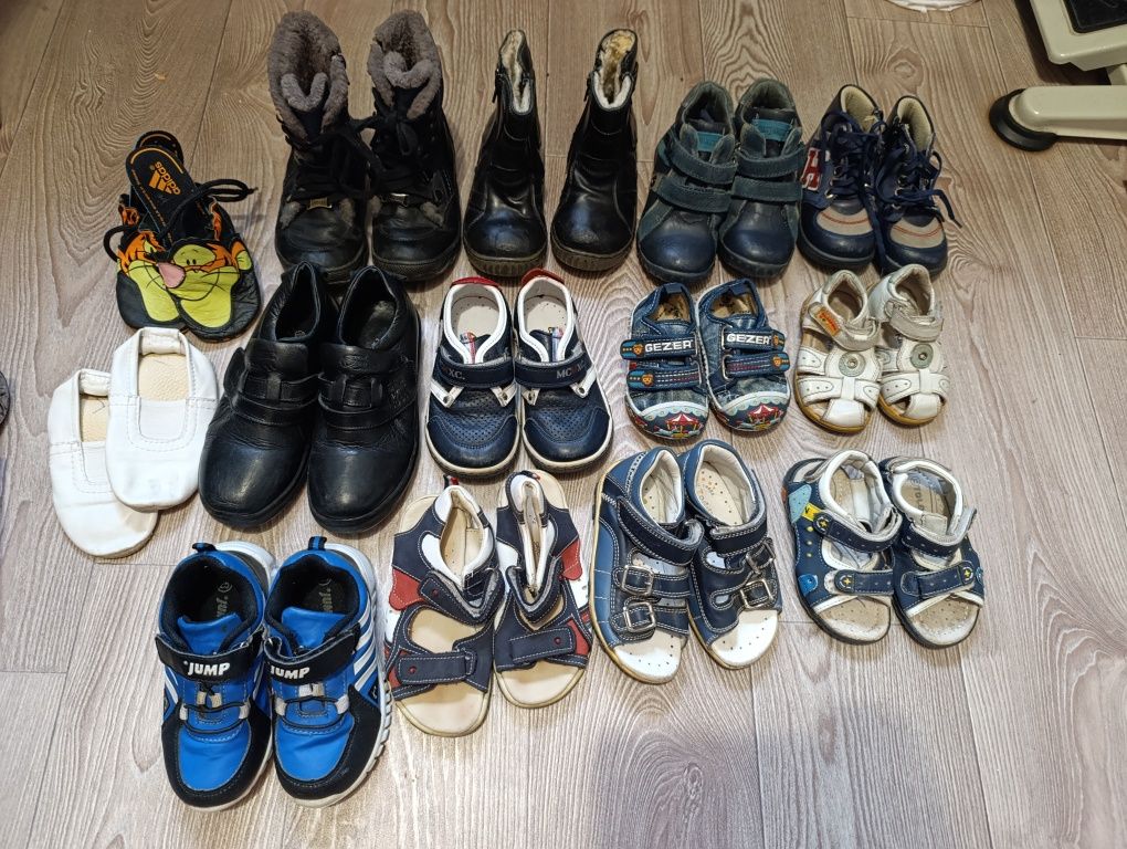 Продам Дитяче шкіряне взуття 12 пар + 2 пари