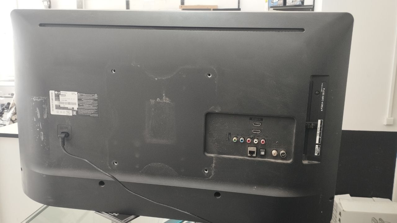 Телевізор LG 32k610bplc