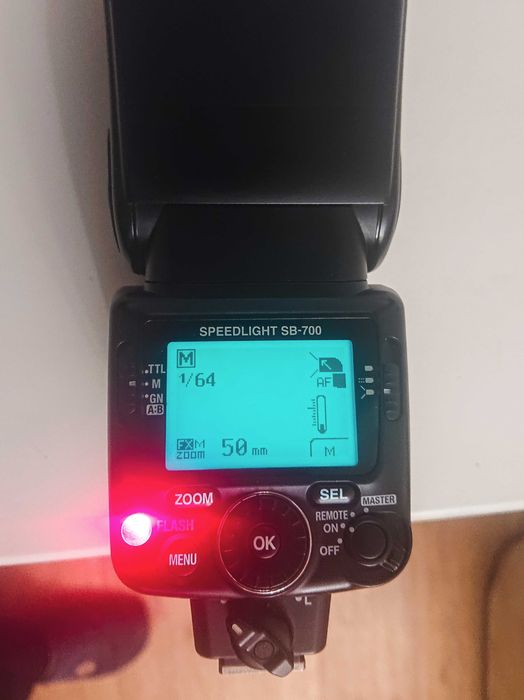 Спалах Nikon SB-700