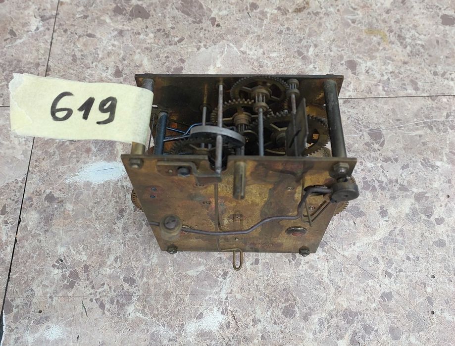 619 Mechanizm starego zegara ściennego Junghans uszkodzony