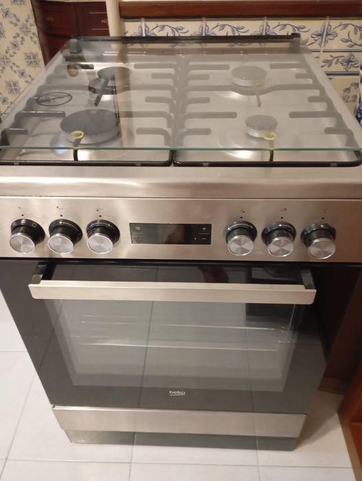 Fogão a gás com forno eletrico