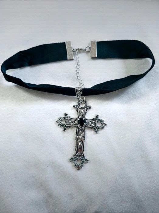 Czarny choker z krzyżem naszyjnik kolia medalion alternative vintage g