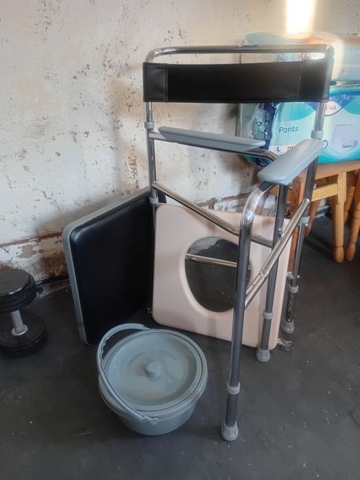 Стул-крісло гігієнічне туалетне