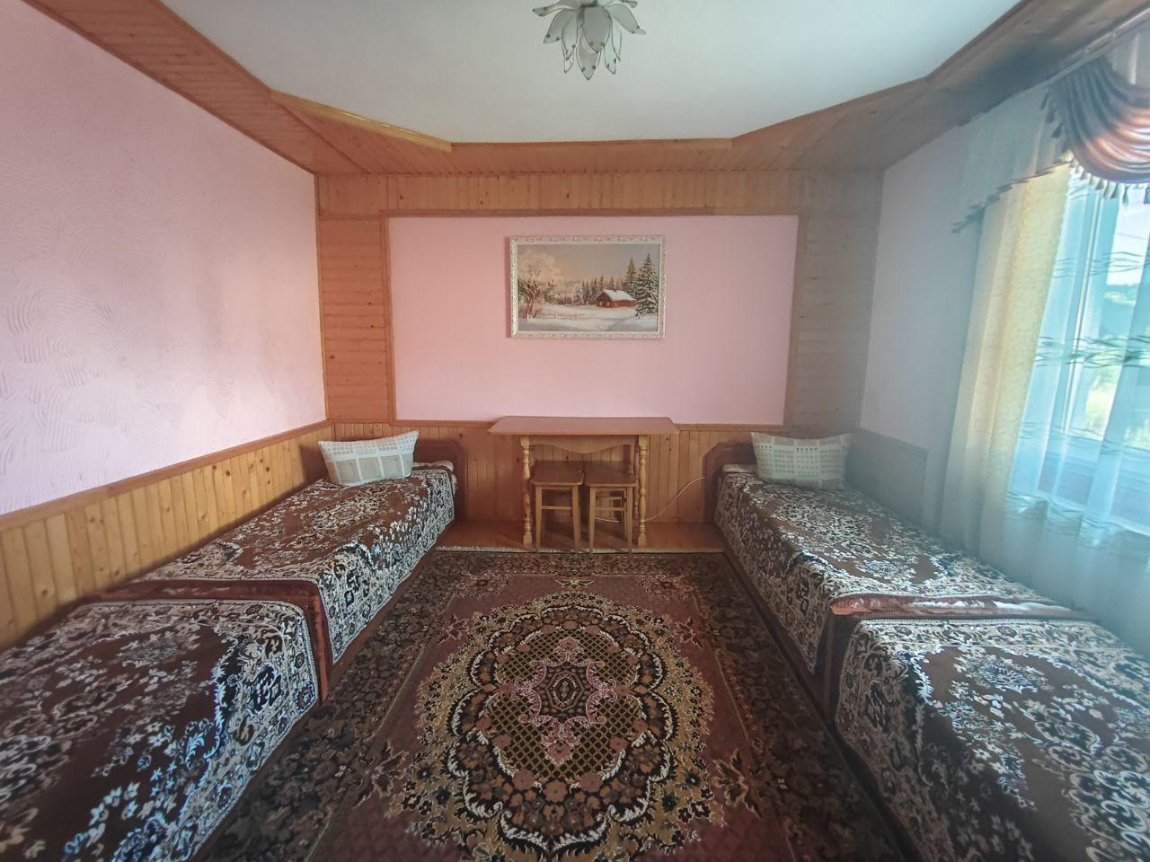 Котедж під лісом