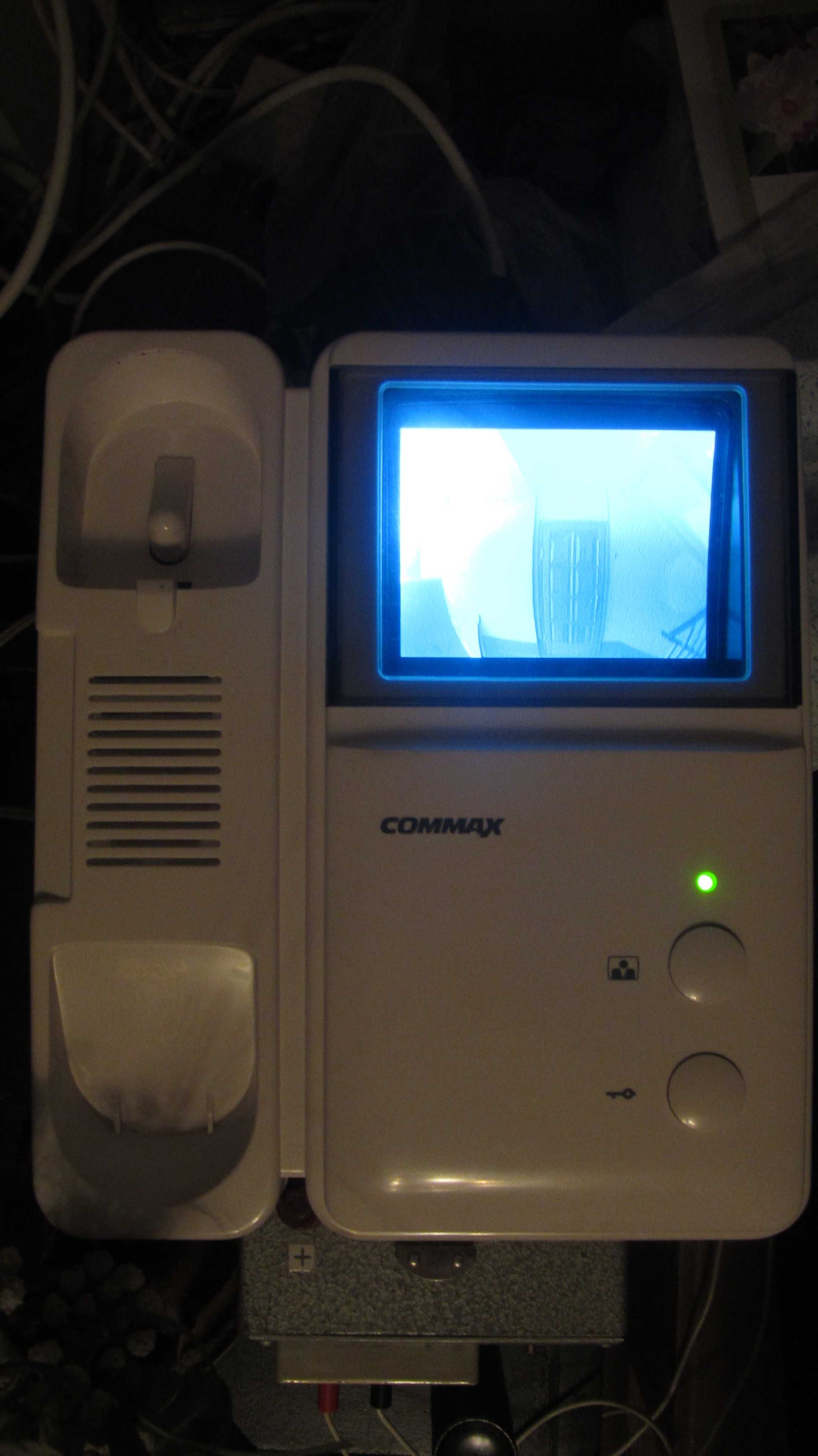 Видеодомофон Commax DPV-4MTN на 2 видеокамеры