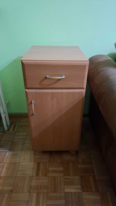 mała szafka z szufladą