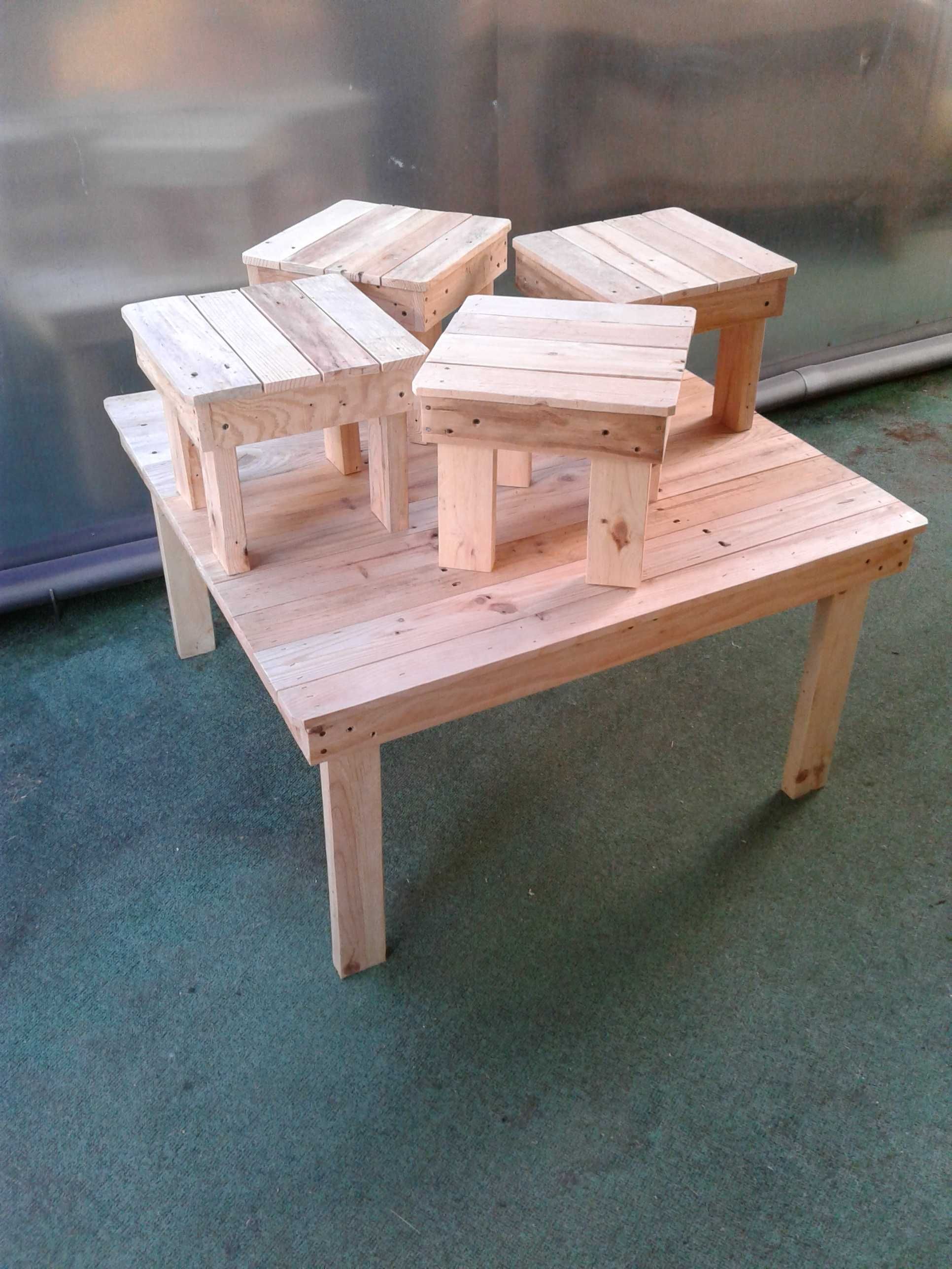Mesa com bancos infantil