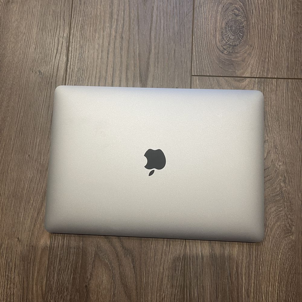 MacBook Air 13” 2020 m1 / 8 / 256