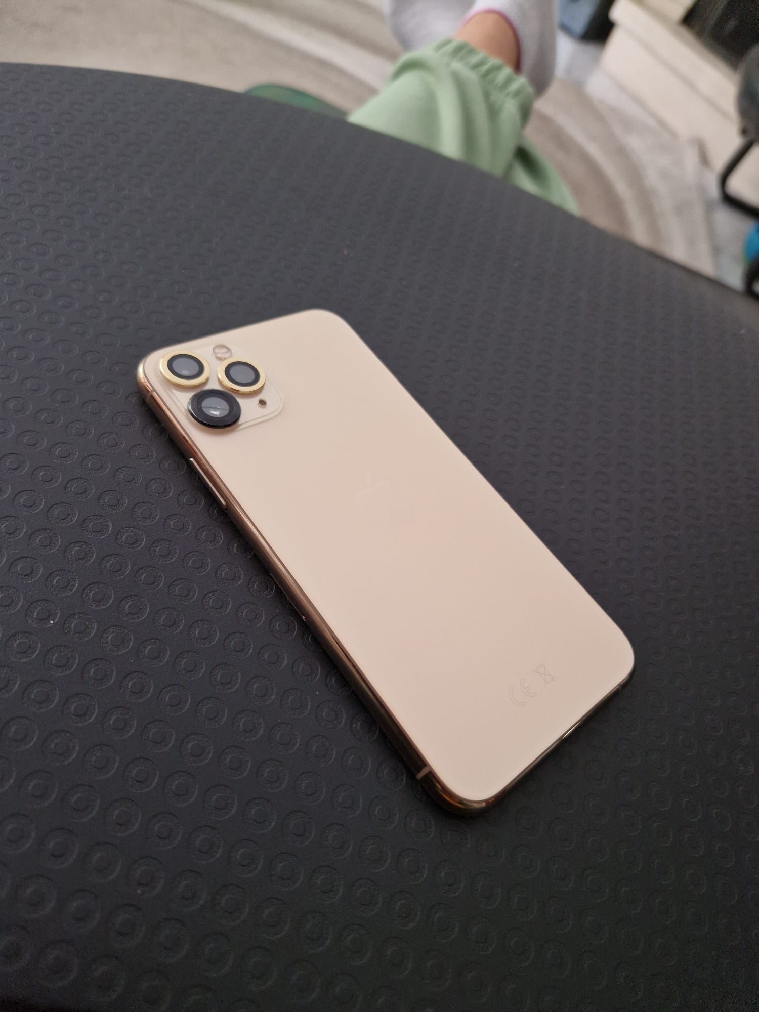 Iphone 11 pro 256gb dourado com capas