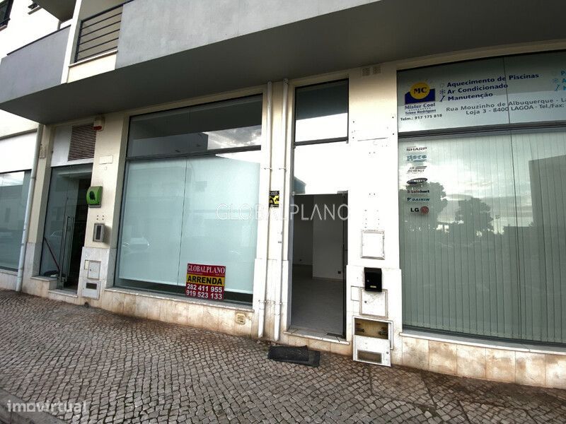 Loja no centro de Lagoa