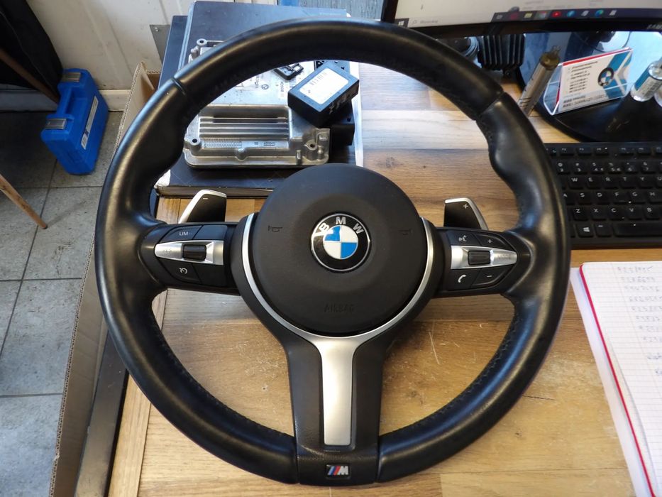 BMW - F10,F11 - KIEROWNICA MULIFUNKCYJNA - M PAKIET - ŁOPATKI - WIBRACJA - PODUSZKA AIRBAG -  STAN IDEALNY - ORYGINAŁ -  KOMPLET