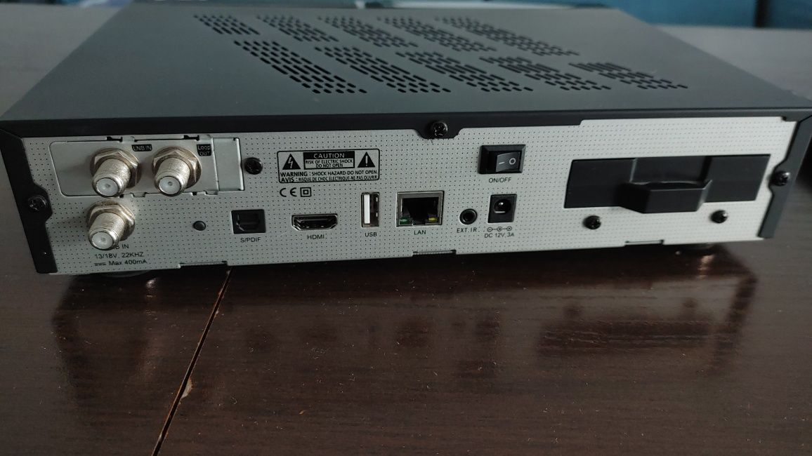 Tuner Opticum AX HD61 4H UHD Twin 2xDVB-S2X 2xCI 1xCA Linux Enigma2