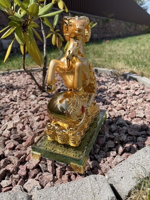 Статуетка Гірський архар. Фен-шуй статуетка Гордий, золотий баран