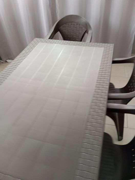 Mesa de exterior com 6 cadeiras