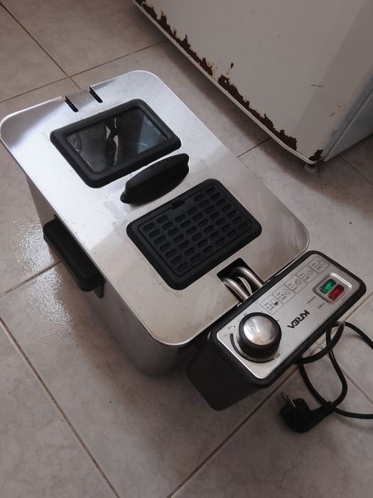 Vendo em bom estado,, fritadeira elétrica valor 50€