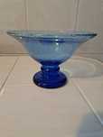 Taça em vidro azul .