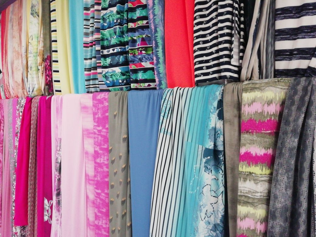 Тканини розпродаж сток одежні шторні тюлеві гарна трикотаж мереживо