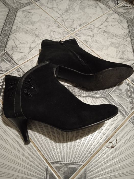 Чобітки замшеві на каблуці