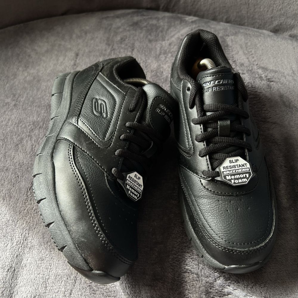 Жіночі кросівки Skechers slip resistant memory foam. P. 38. Нові!!!