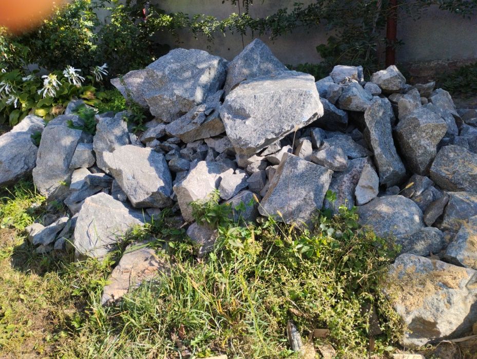 Камінь бут більше 2 кубів