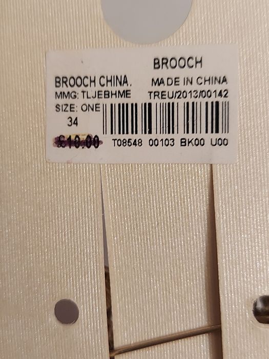 Broche Flor c/ 7 pétalas Pretas e Centro Cinzento.