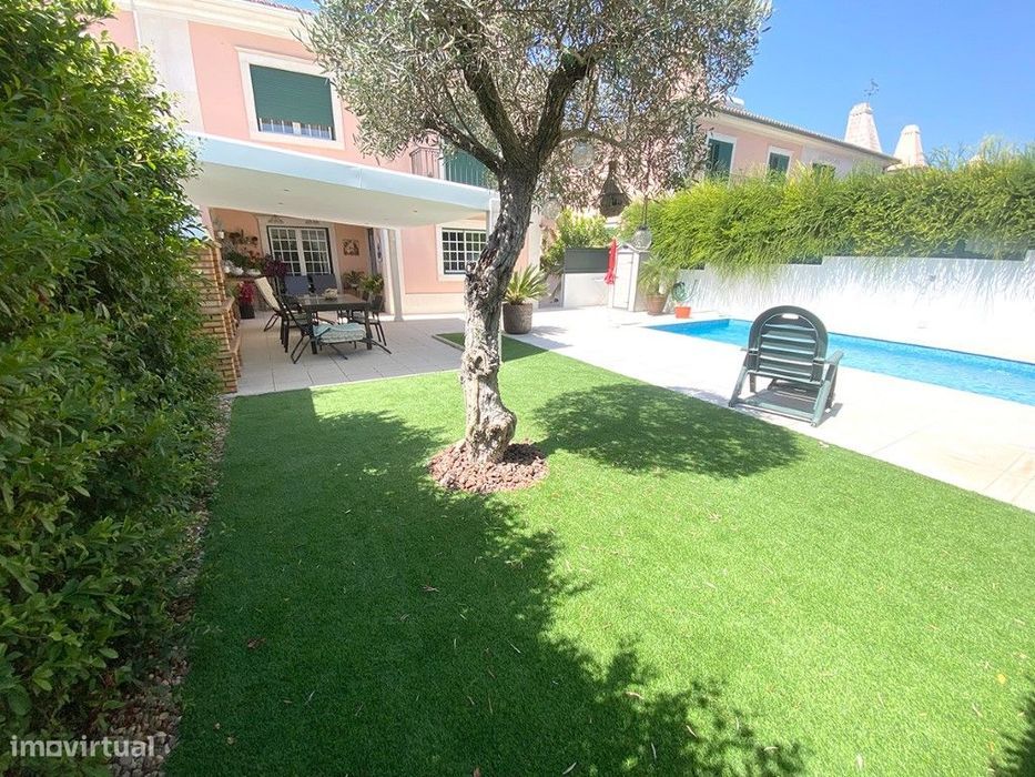 Moradia T4 com piscina e cave com 90 m2 em Azeitão
