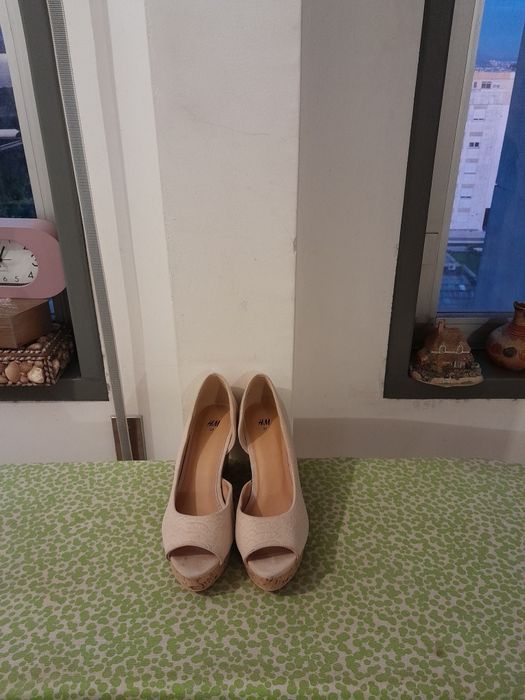 Vendo Sandálias de Senhora H&M muito bonitas como novas