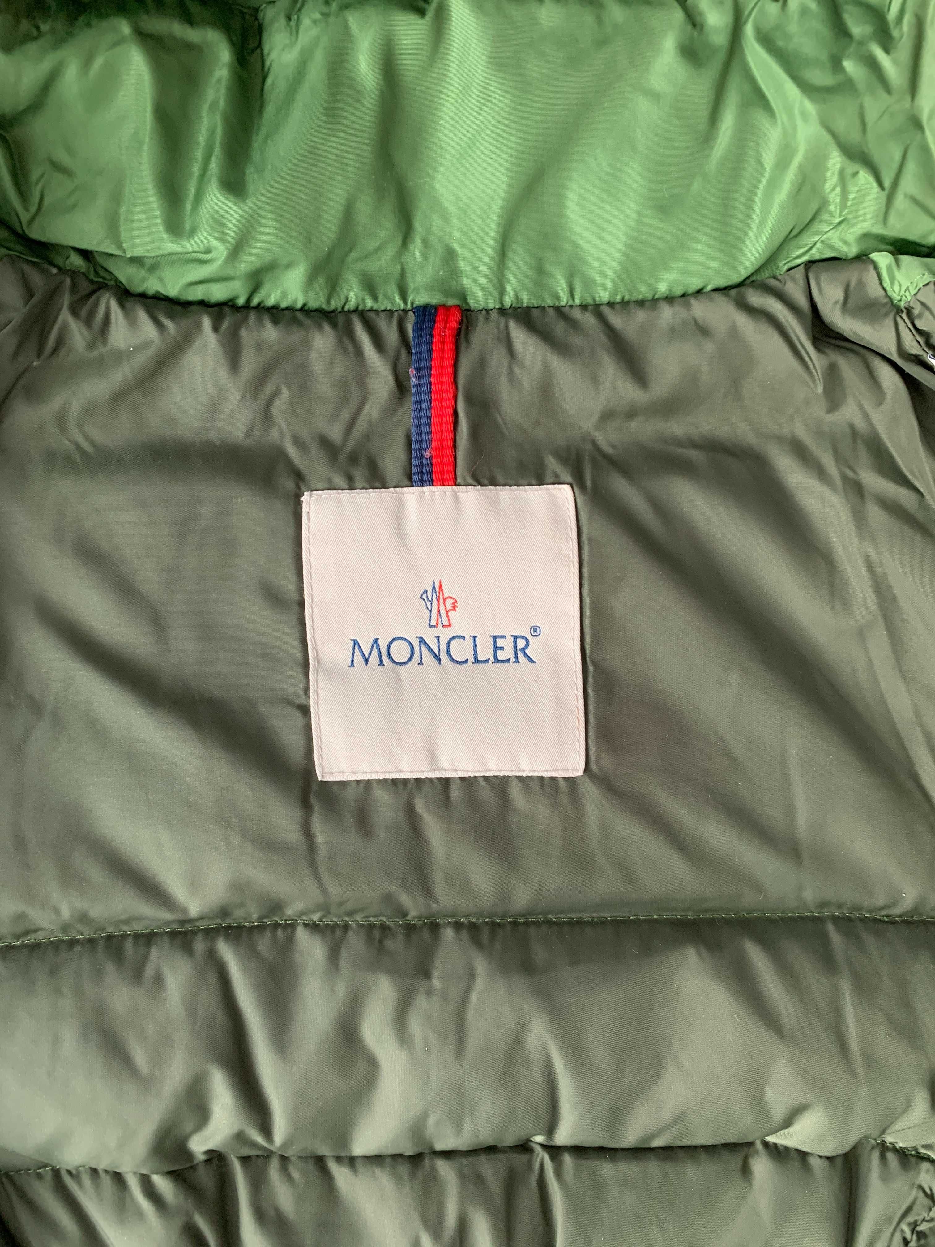 Zielona kurtka puchowa Moncler