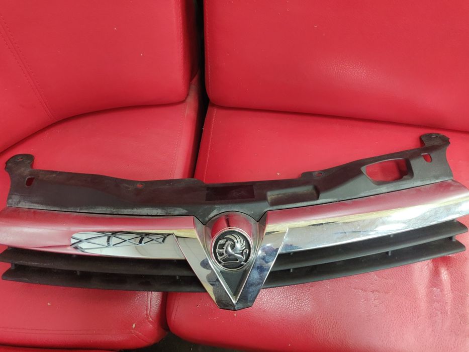 Решітка радіатора Опель Астра H